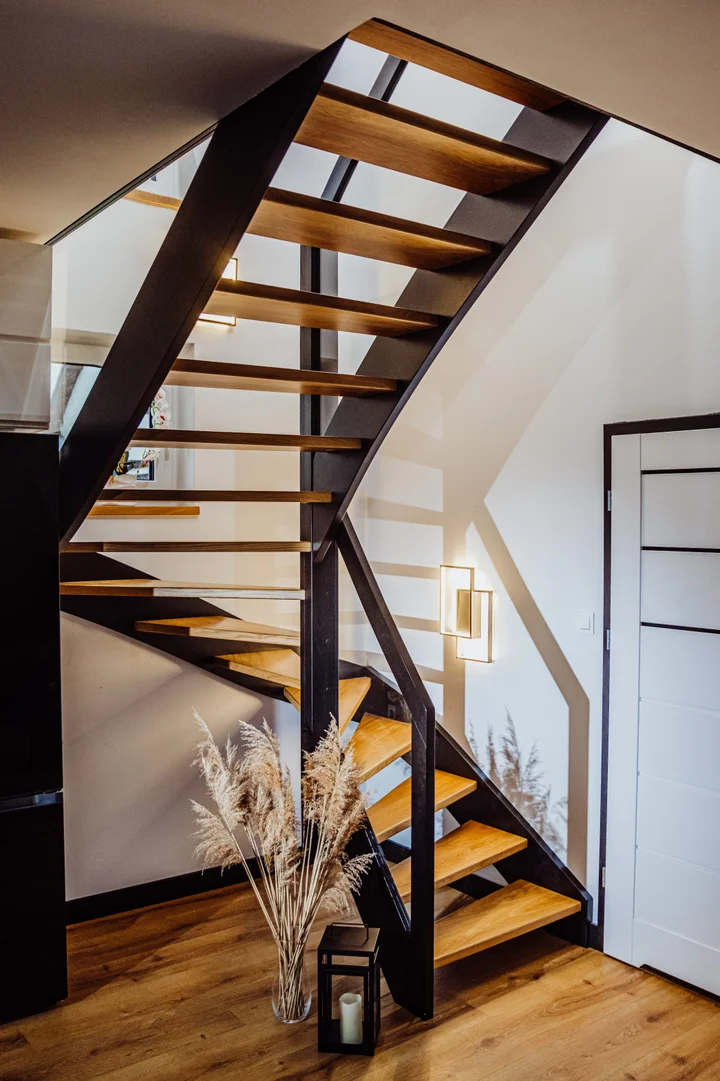 Schwarze Holz Wangentreppe Schwarze Holz Wangentreppe
